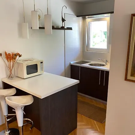Apartment Apartman Tin *